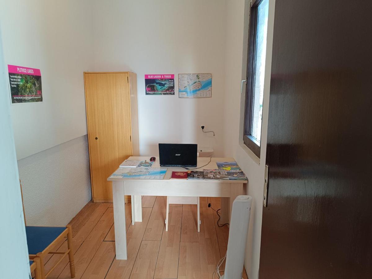 Hostel Rasema Τρογκίρ Εξωτερικό φωτογραφία